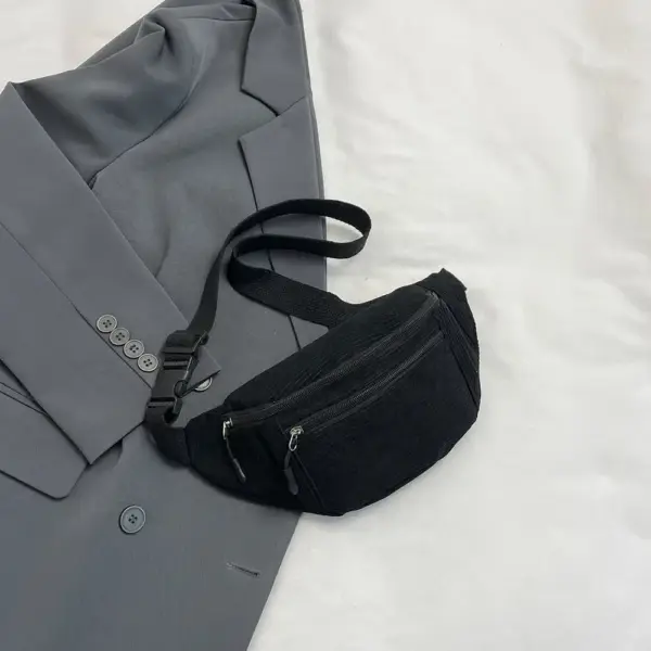 Bauchtasche zum Quertragen aus Cord mit zwei Reißverschlüssen