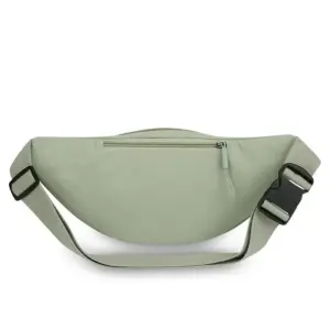 Hellgrüne Nylon-Bauchtasche mit Gurt und Schnallen, Rückseite auf weißem Hintergrund