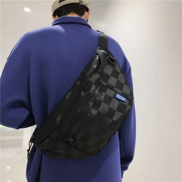 Große Bauchtasche Schwarz mit Karomuster und Reißverschluss – Bild 2