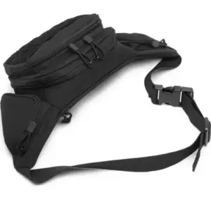 Schwarze taktische Bauchtasche mit mehreren Fächern und Gurt auf weißem Hintergrund