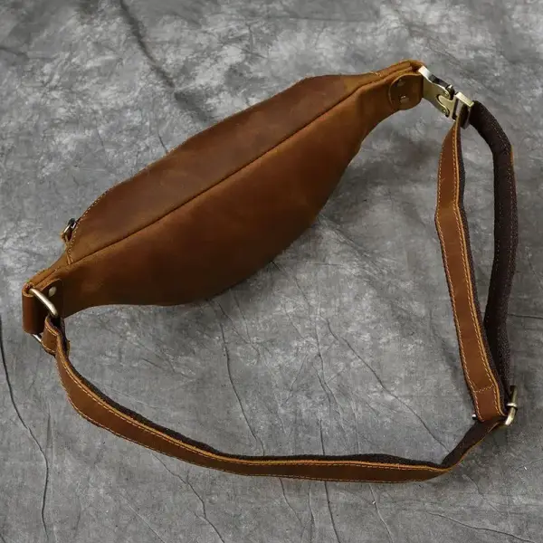 Schmale Bauchtasche Herren aus Leder mit Metallverschluss – Bild 3