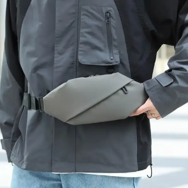 Schmale Bauchtasche aus Nylon mit schrägem Reißverschluss – Bild 4
