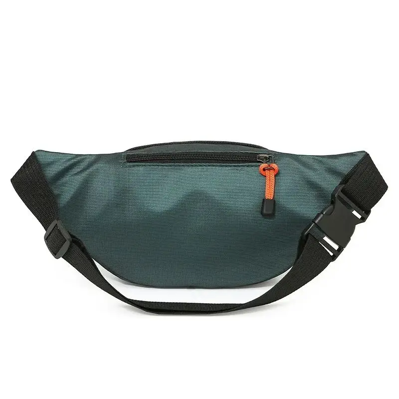 Grüne Bauchtasche von hinten mit Reißverschlussfach, schwarzem Gurt und Steckschnalle