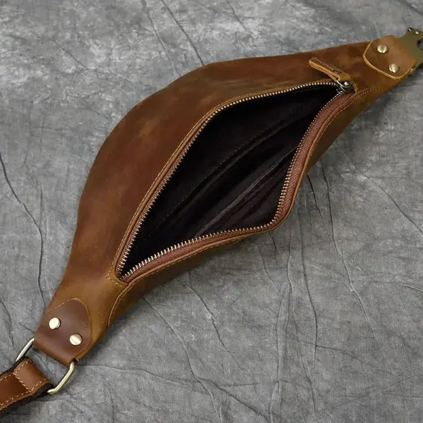 Schmale Bauchtasche Herren aus Leder mit Metallverschluss – Bild 4