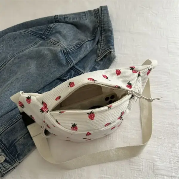 Pinke Bauchtasche Cord mit Erdbeer-Muster – Bild 3