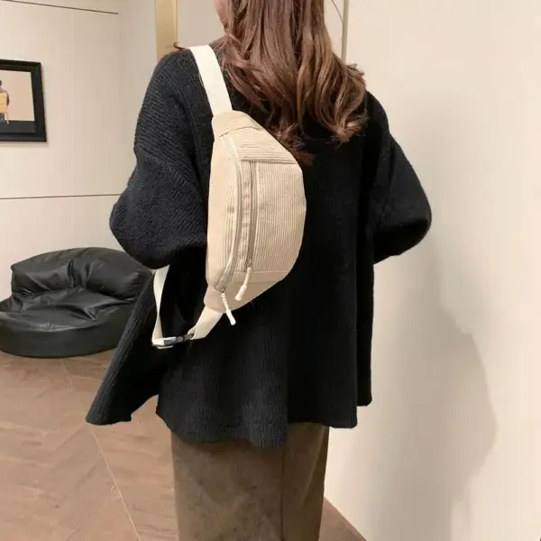 Bauchtasche aus Cord in Schwarz mit Reißverschlussfach – Bild 3