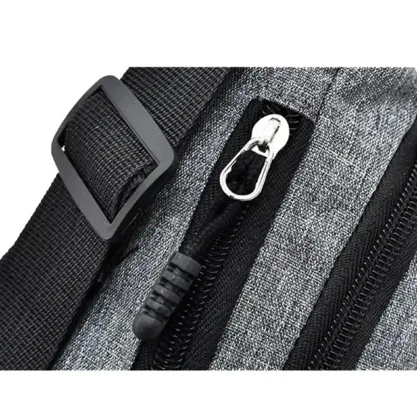 Bauchtasche Blau mit Reißverschlussfächern und Streifen am Gurt – Bild 3