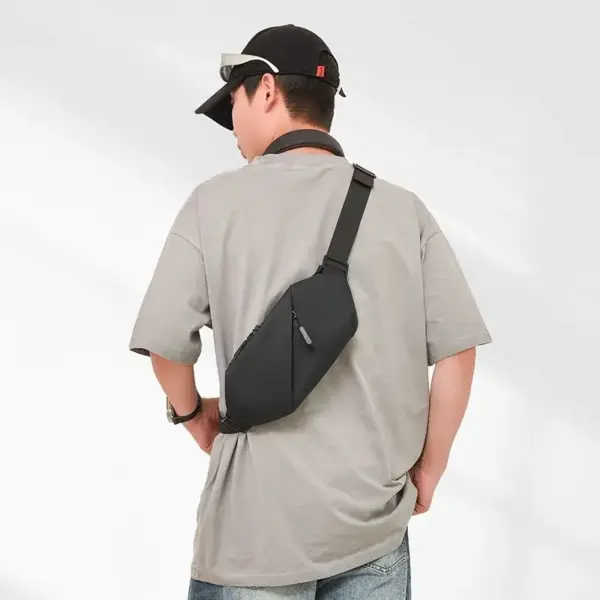 Bauchtasche aus Nylon mit schrägem Reißverschluss – Bild 5
